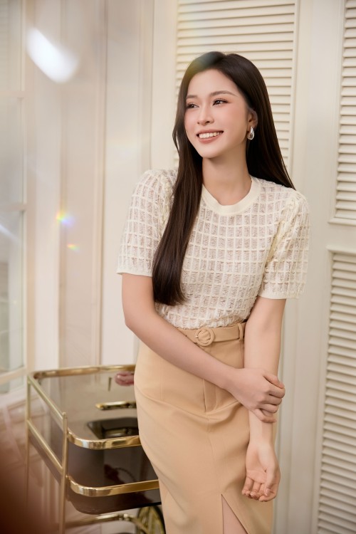 Sixdo Cream Mesh Knit Blouse